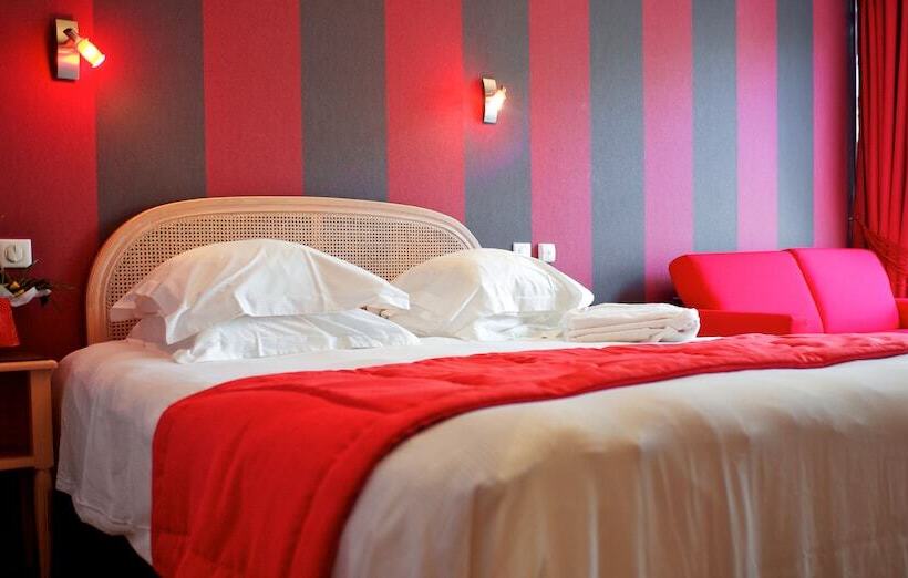 Семейный Номер, Grand Hôtel De Courtoisville