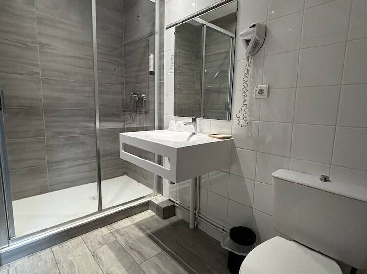 Номер Комфорт, Hôtel De Troyes