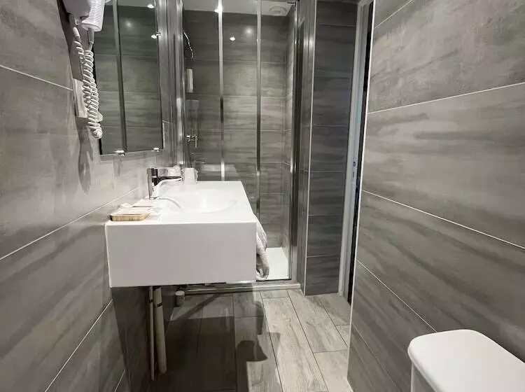 スタンダードトリプルルーム, Hôtel De Troyes