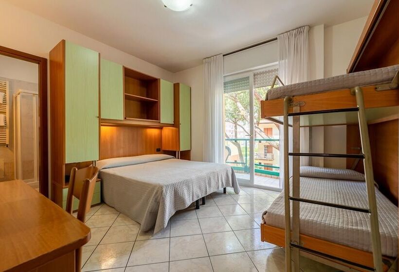 Pokój Rodzinny, Kennedy