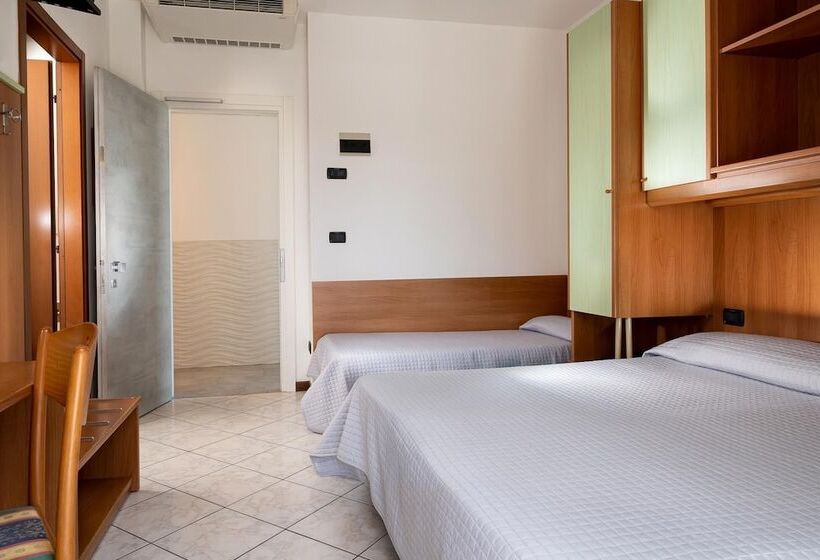 Pokój Standard Trzyosobowy, Kennedy