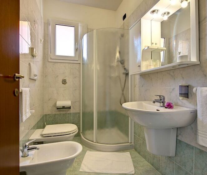 Pokój Standard, Kennedy