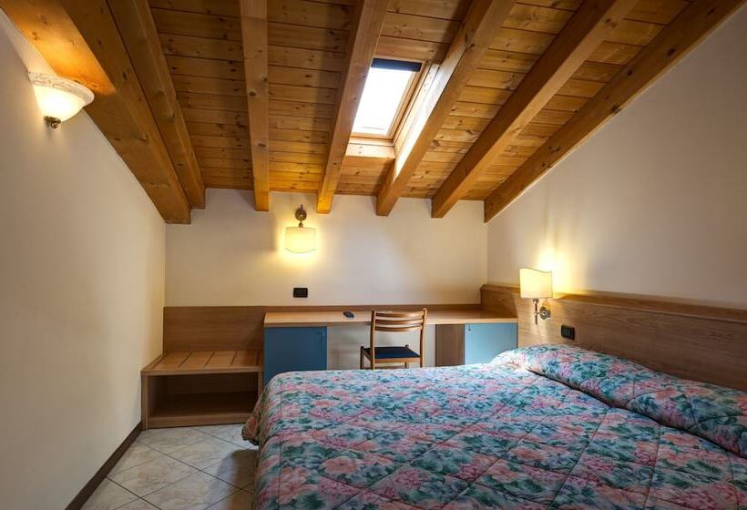 Pokój Standard, Kennedy