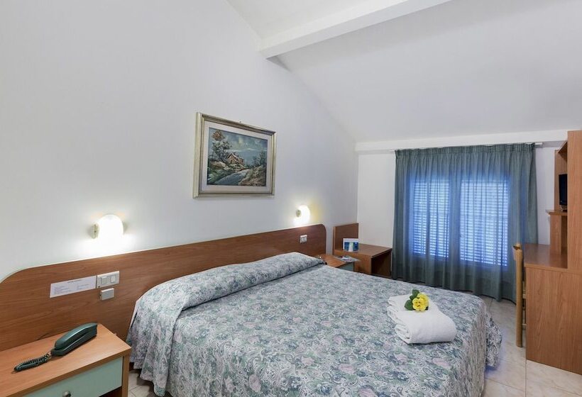 חדר סטנדרט, Darsena