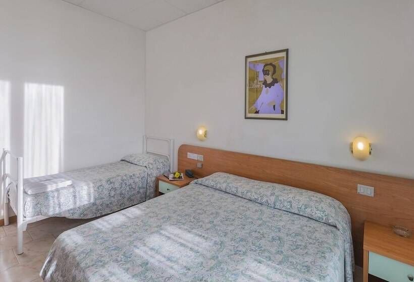 חדר סטנדרט לשלושה, Darsena