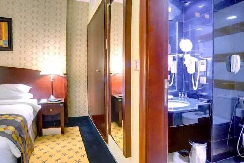 جناح جونيور, Al Muna Kareem Hotel  Ex Leader