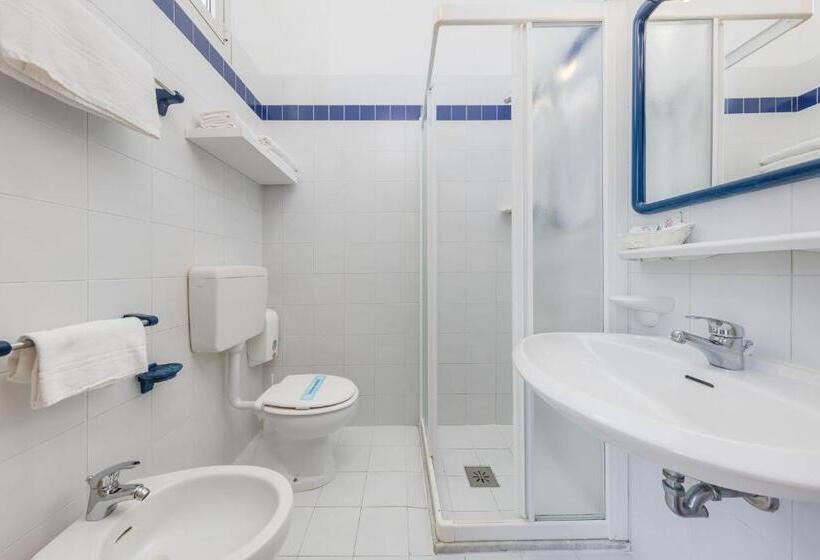 חדר לארבעה סטנדרטי עם מרפסת, Madera