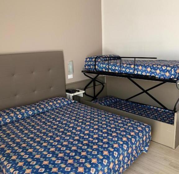 חדר לארבעה סטנדרטי עם מרפסת, Madera