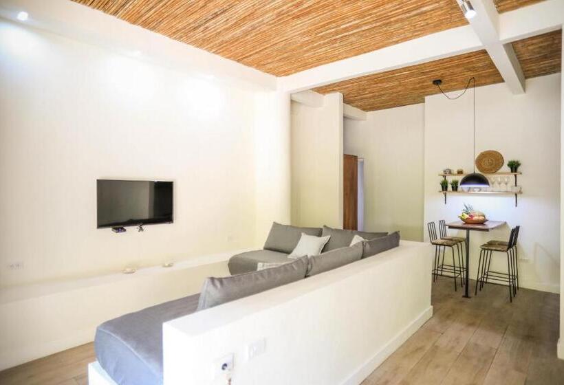 침실 1개 풀장 전망 아파트, Manala