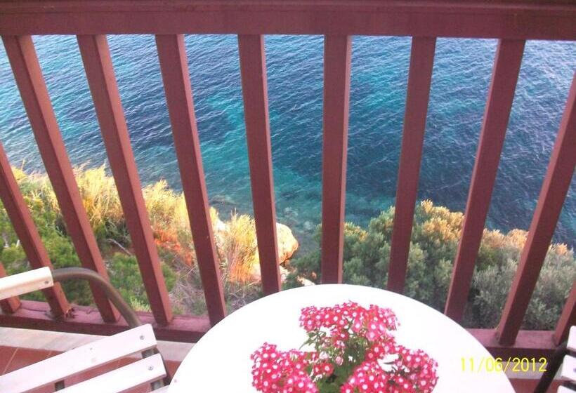 اتاق استاندارد با چشمانداز دریا, Mirini