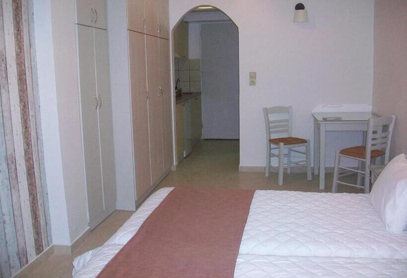 استودیوی استاندارد با چشمانداز دریا, Mirini