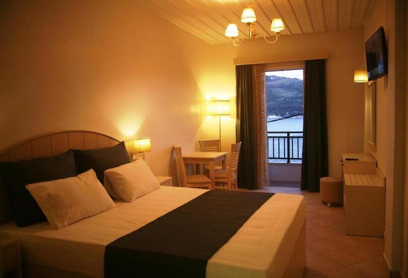 Triple Room Sea View, Mirini