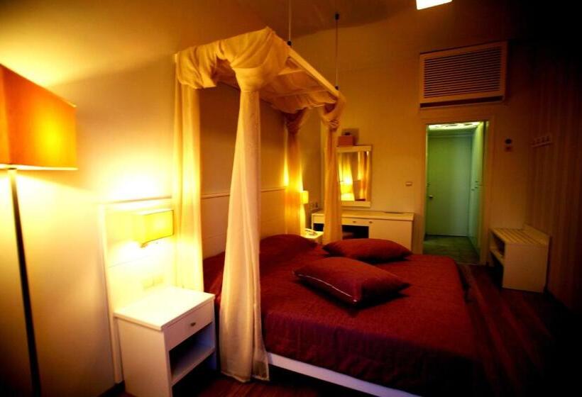 اتاق سوپریور با چشمانداز دریا, Mirini