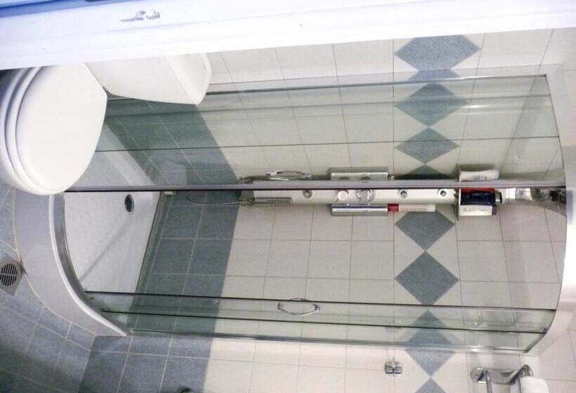 اتاق خانوادگی با چشمانداز دریا, Mirini