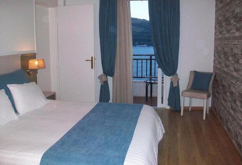 اتاق خانوادگی با چشمانداز دریا, Mirini