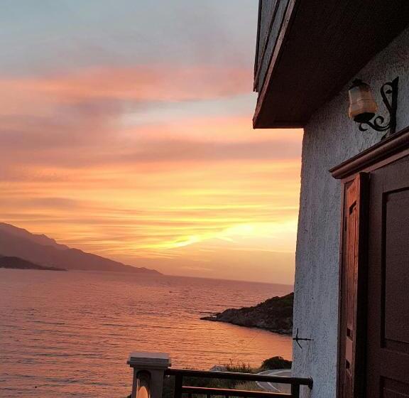 اتاق سه نفره سوپریور با چشمانداز دریا, Mirini