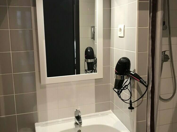 חדר סטנדרט, Street Art