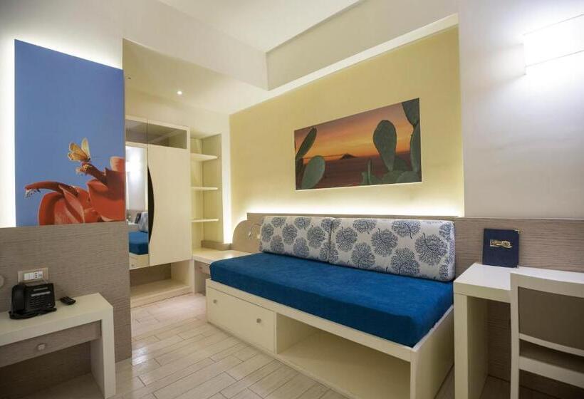 庭の見えるスタンダードトリプルルーム, Villaggio Il Gabbiano