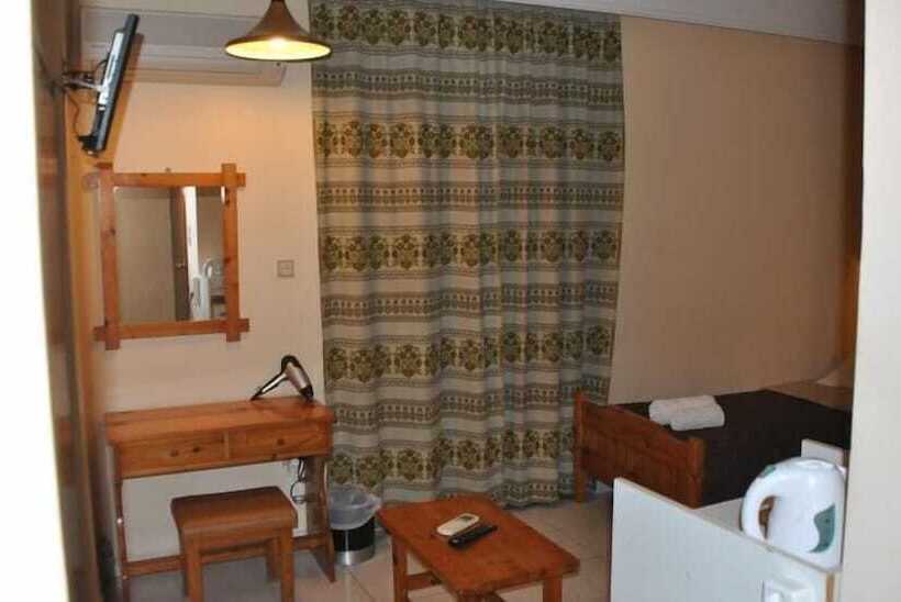 スタンダードルーム, Yiorgos