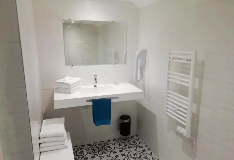 استودیو خانوادگی, Le Cornouaille Hotel & Spa