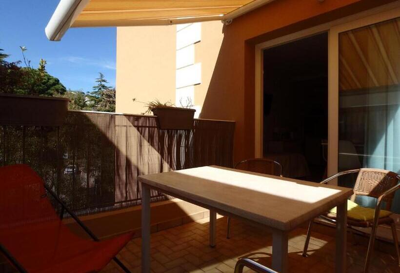 带观景的标准工作室, Residence Veles Plage