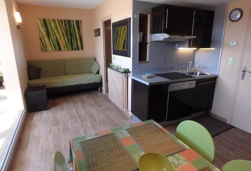 带海景及露台及1个卧室的公寓, Residence Veles Plage