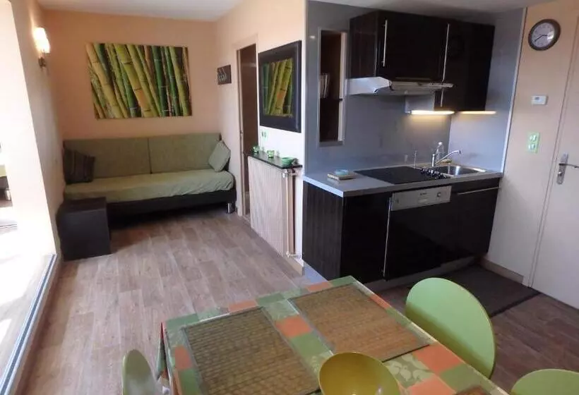 1 Bedroom Apartment with Terrace Sea View, Residence Veles Plage