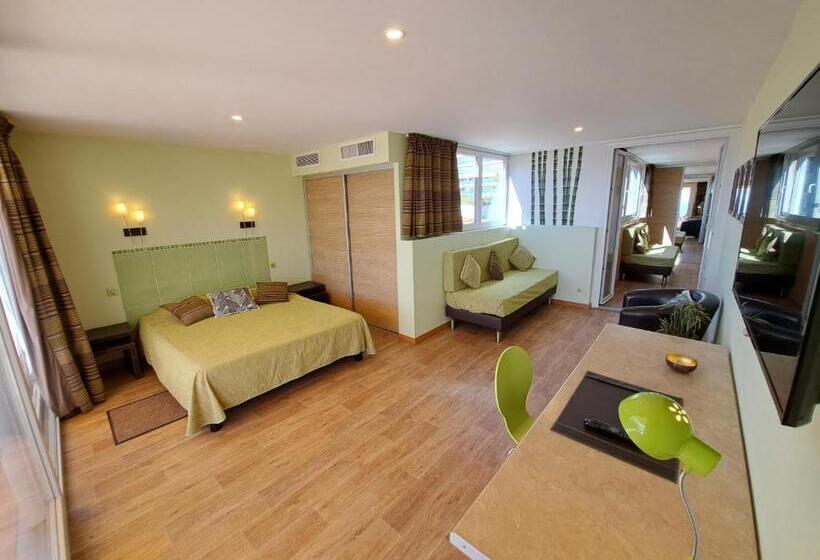 带海景及露台及1个卧室的公寓, Residence Veles Plage