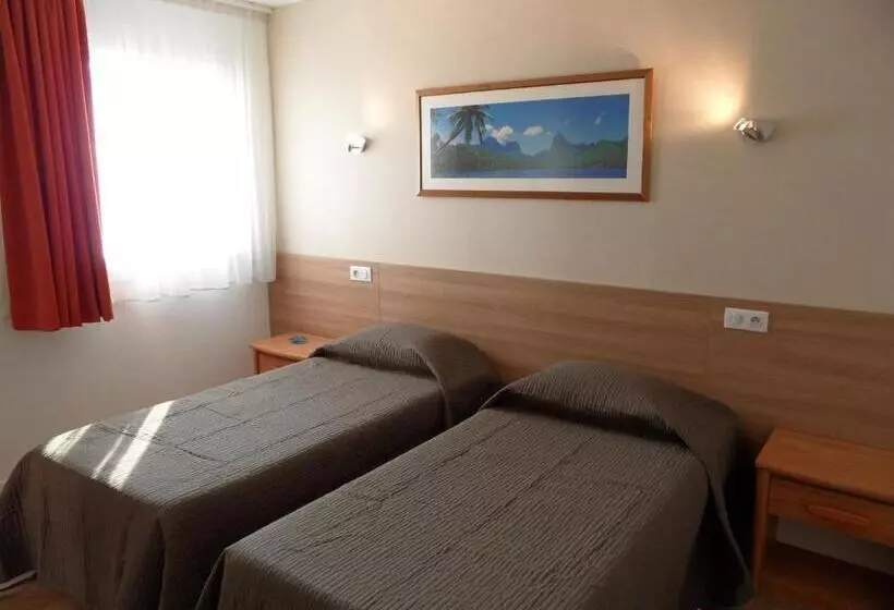 Huoneisto 2 Makuuhuonetta Merinäkymä, Residence Veles Plage