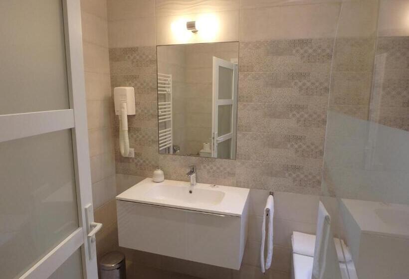 带2个卧室带海景的公寓, Residence Veles Plage