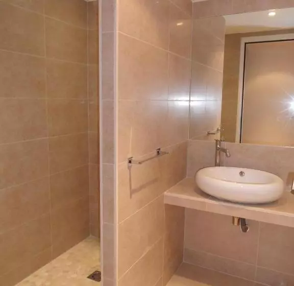 Huoneisto 1 Makuuhuone Allasnäkymä, Residence Veles Plage