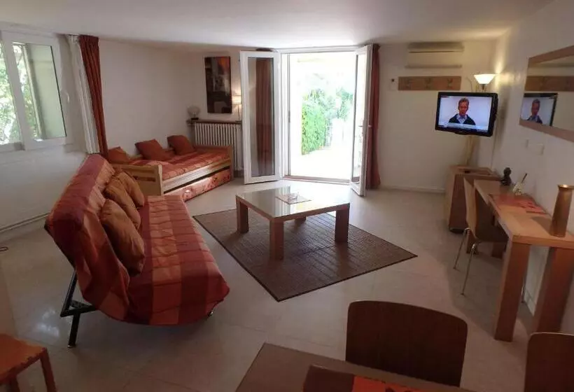 Huoneisto 1 Makuuhuone Allasnäkymä, Residence Veles Plage