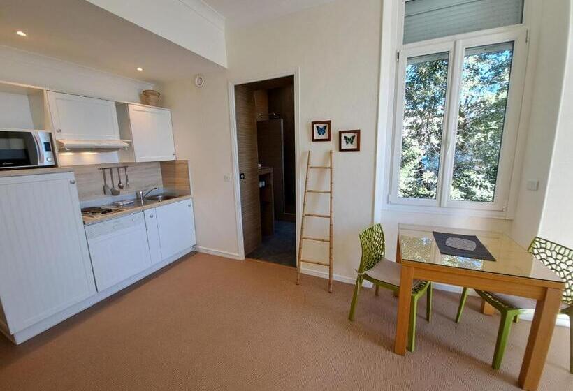 带海景及露台及1个卧室的公寓, Residence Veles Plage