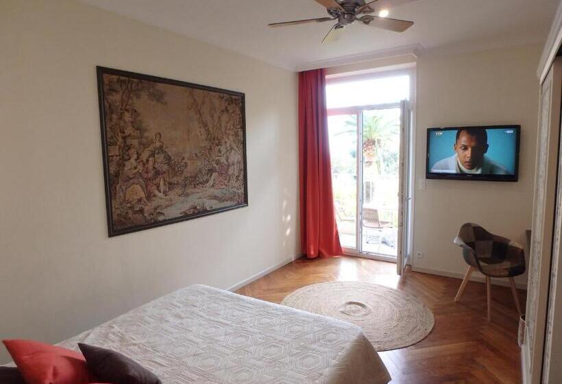 带2个卧室带海景的公寓, Residence Veles Plage