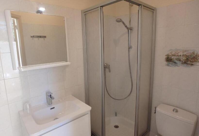 带2个卧室带海景的公寓, Residence Veles Plage