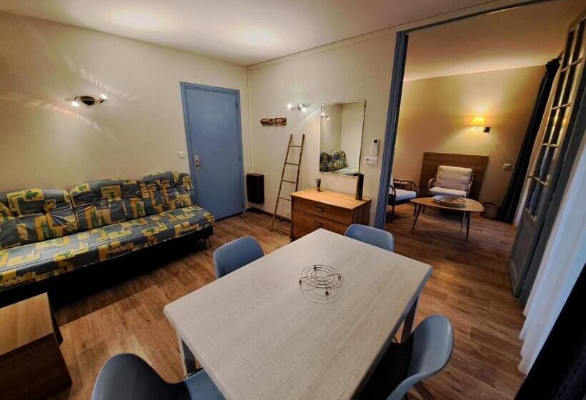 带海景及露台及1个卧室的公寓, Residence Veles Plage