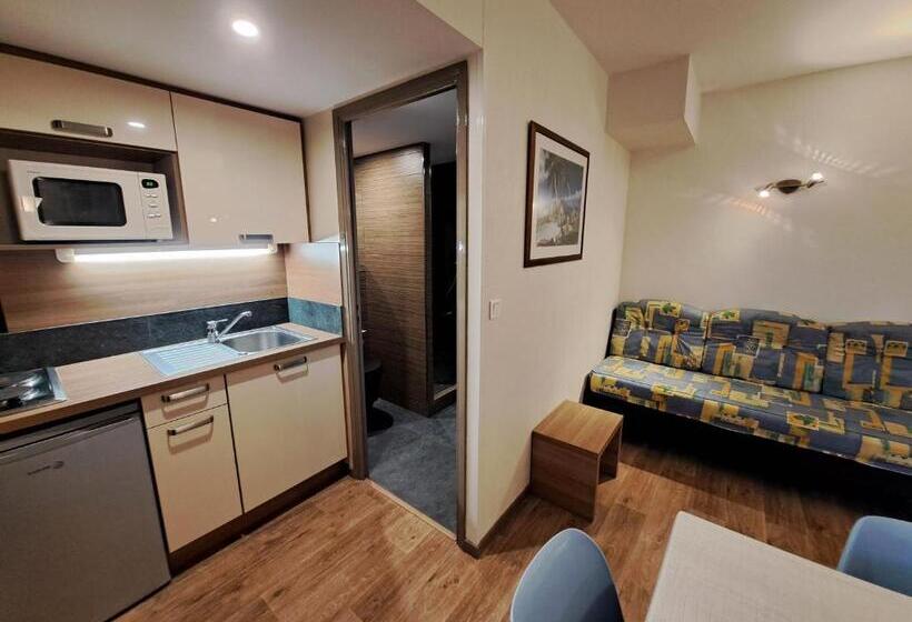 带海景及露台及1个卧室的公寓, Residence Veles Plage