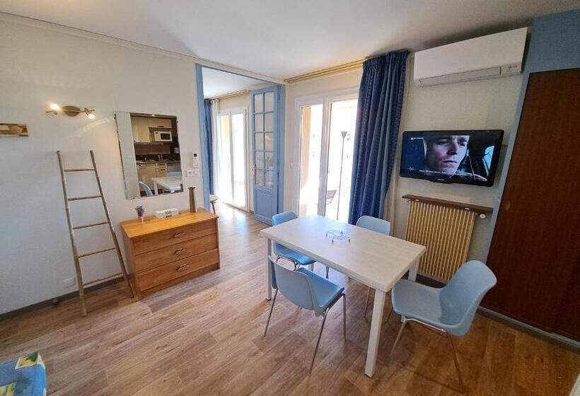 带海景及露台及1个卧室的公寓, Residence Veles Plage