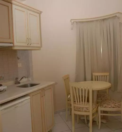 استودیوی استاندارد, Tropicana Beach