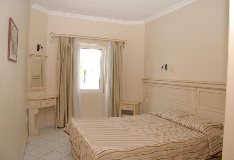 スタンダードスタジオ, Tropicana Beach