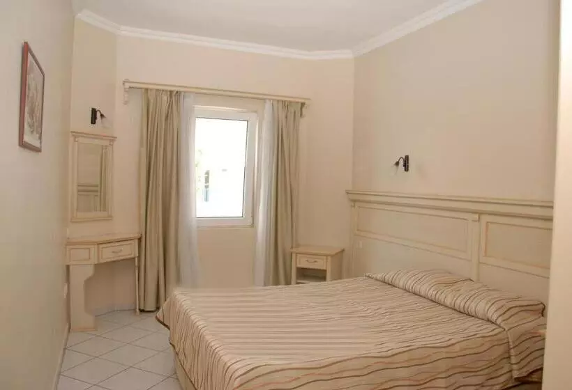 استودیوی استاندارد, Tropicana Beach