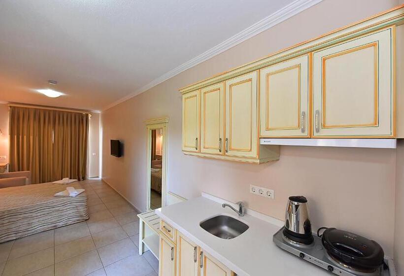 スタンダードスタジオ, Tropicana Beach