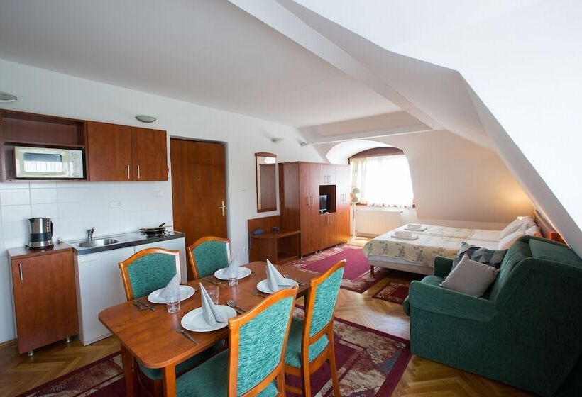 Escritório Superior, Helios Hotel Apartments