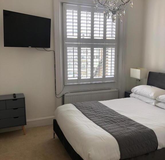 جناح جونيور, 63