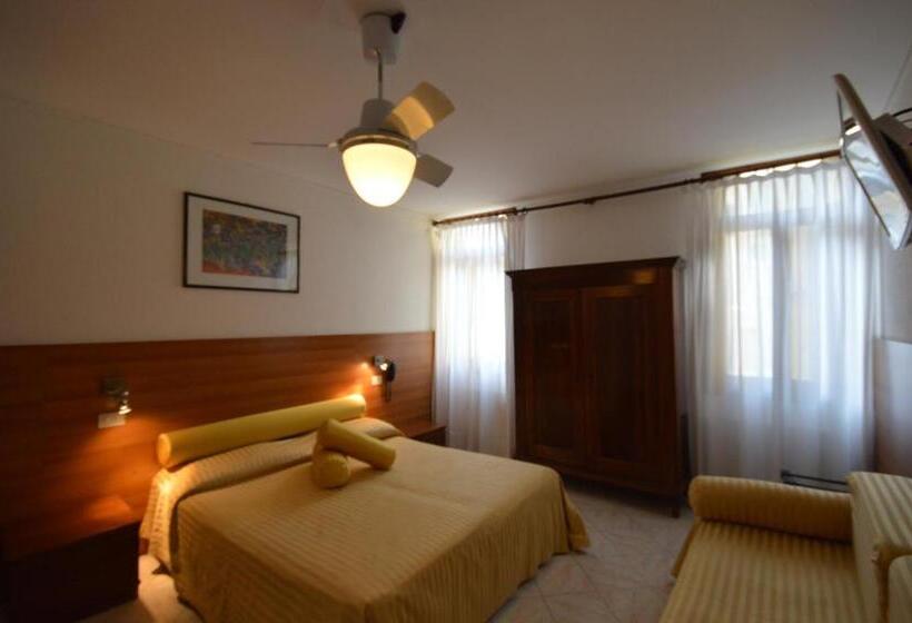 اتاق استاندارد چهار تخته, Albergo Marin