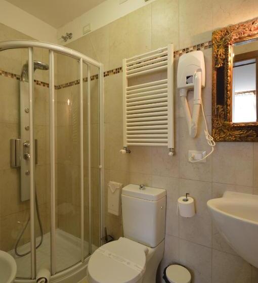 اتاق استاندارد چهار تخته, Albergo Marin