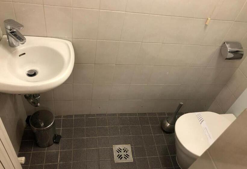 اتاق استاندارد با سرویس بهداشتی مشترک, Albergo Marin