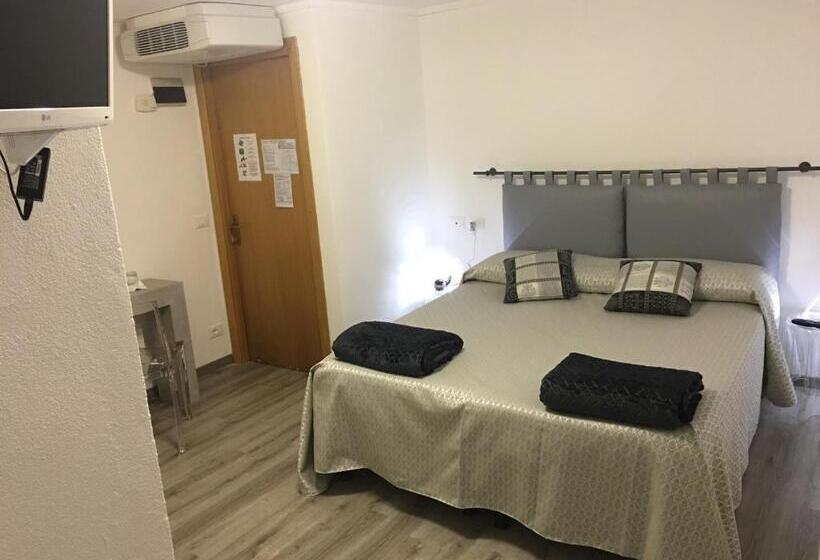 اتاق سوپریور سه تخته, Albergo Marin