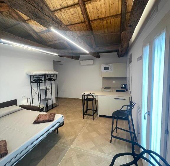 استودیو استاندارد با تراس, Albergo Marin