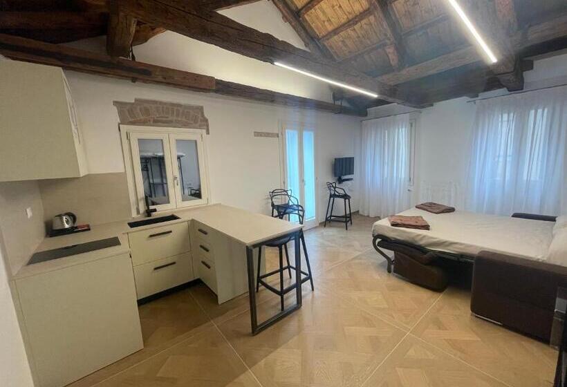 استودیو استاندارد با تراس, Albergo Marin